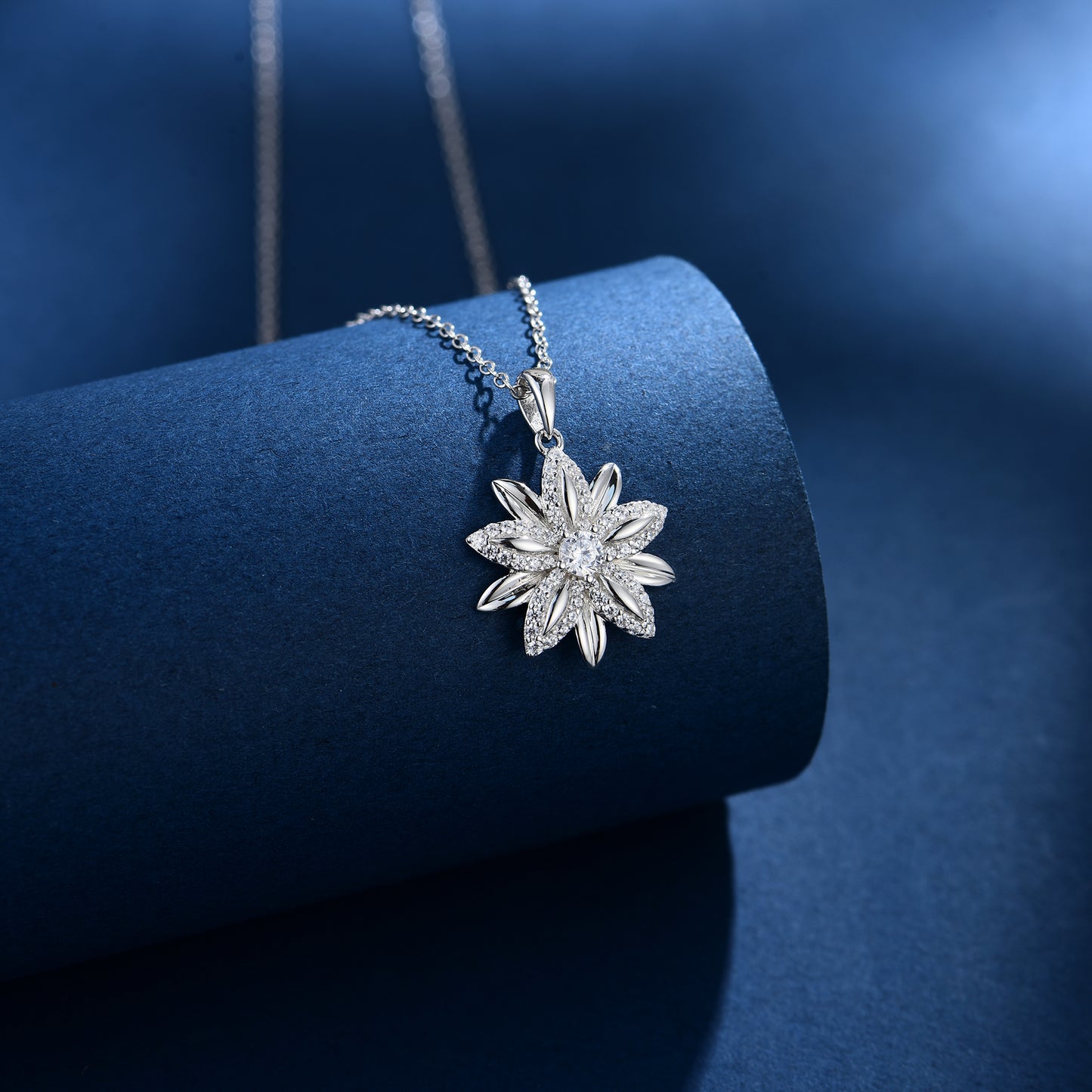 Flower Necklace S925 Silver Original Design Versatile Style Sparkling Smooth Necklace Birthday Gift Present